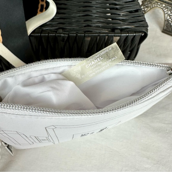 CHANEL beauty line gift set with #5 wristlet keychain and samples - Picture 4 of 9